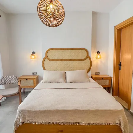 Parla Kuecuekkoey * Ayvalı