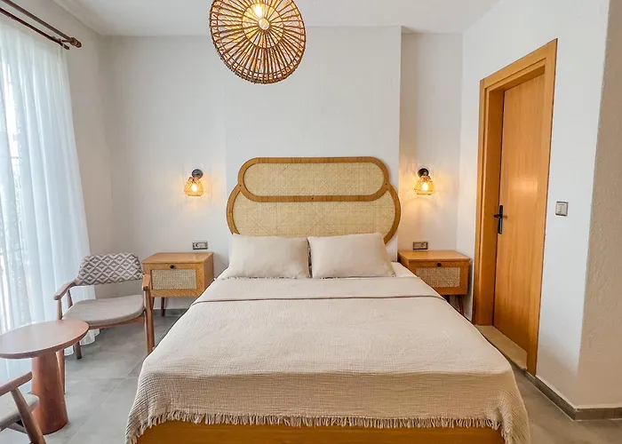 Parla Kuecuekkoey * Ayvalı