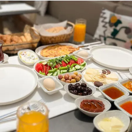 Parla Kuecuekkoey Ayvalı